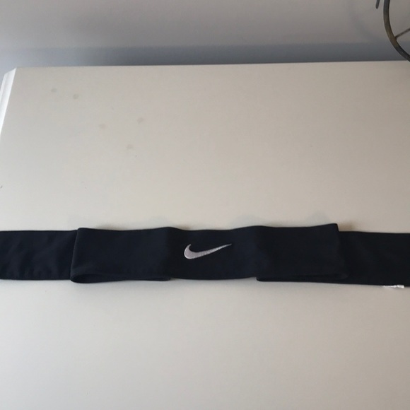 🎉SALE🎉Black Nike Headband - Picture 2 of 3